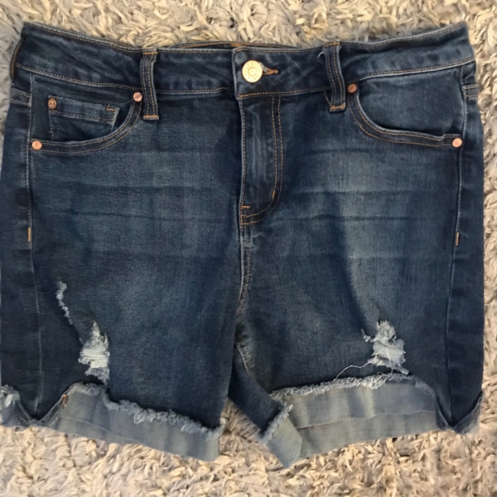 Celebrity Pink Jean Shorts, Size 7 (28)